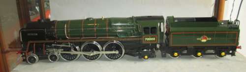 ACE TRAINS O SCALE/GAUGE - "BRITANNIA CLASS" STEAM LOCO & TENDER (BOXED) - SEE BELOW