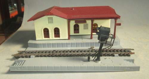 LIMA HO SCALE - RAILWAY STATION AS PER FOTO