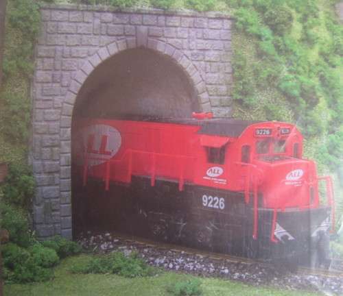 FRATESCHI HO SCALE - 2 X PORTALS (NEW IN BAG)
