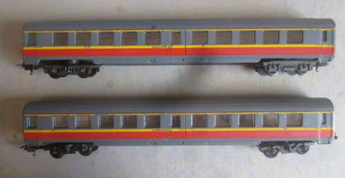 LIMA HO SCALE - 2 X SAR METRO BLITZ PASSENGER COACHES - SEE FOTO