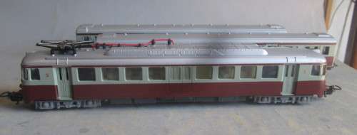 LIMA HO SCALE - SUBURBAN 3rd CLASS ELECTRIC POWER UNIT & 2 X SAR 1st CLASS PASSENGER COACHES