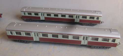 LIMA HO SCALE - SUBURBAN 3rd CLASS ELECTRIC POWER UNIT & 2 X SAR 1st CLASS PASSENGER COACHES