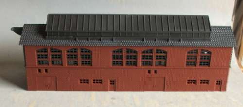 LIMA HO SCALE - ENGINE SHED, EXCELLANT CONDITION, LIKE NEW, BOXED