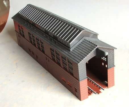 LIMA HO SCALE - ENGINE SHED, EXCELLANT CONDITION, LIKE NEW, BOXED