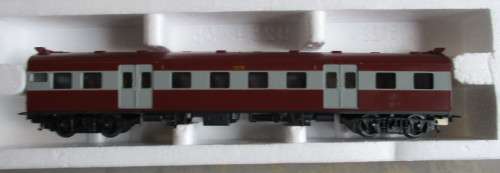 LIMA HO SCALE - 1st CLASS SUBURBAN PASSENGER COACH (BOXED)