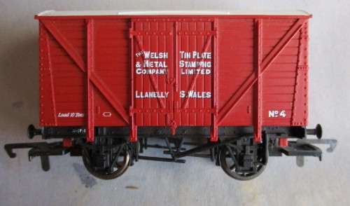 HORNBY OO SCALE -CLOSED GOODS WAGON
