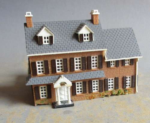 N SCALE - DOUBLE STORY HOUSES AS PER FOTO, FOOT PRINT 90 X 85 mm