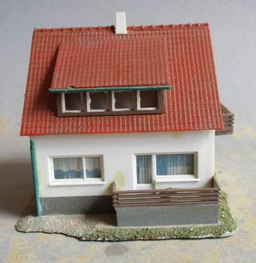 N SCALE - DOUBLE STORY HOUSES AS PER FOTO, FOOT PRINT 70 X 70 mm
