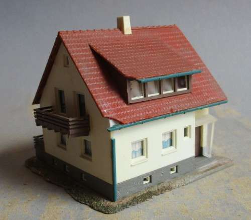 N SCALE - DOUBLE STORY HOUSES AS PER FOTO, FOOT PRINT 70 X 70 mm