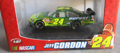 WINNER'S CIRCLE NASCAR 1/87 SCALE - #24 JEFF GORDON - BOXED