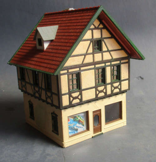 HO SCALE - DOUBLE STORY SHOP/ HOUSE