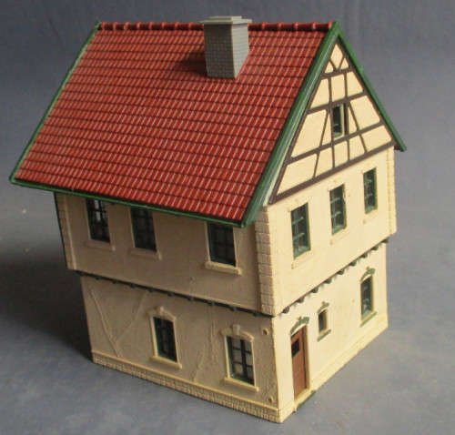 HO SCALE - DOUBLE STORY SHOP/ HOUSE