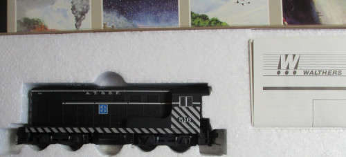 WALTHERS HO SCALE - ATSF H12-44 DIESEL LOCO #516 - BOXED