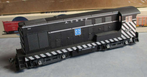 WALTHERS HO SCALE - ATSF H12-44 DIESEL LOCO #516 - BOXED