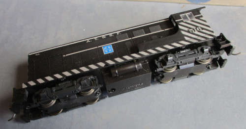 WALTHERS HO SCALE - ATSF H12-44 DIESEL LOCO #516 - BOXED