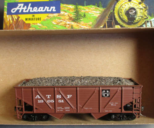 ATHEARN HO SCALE - 34' SF ORE HOPPER W/LOAD - BOXED
