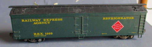 ROUNDHOUSE HO SCALE - REA REFRIDGERATOR WAGON AS PER FOTO
