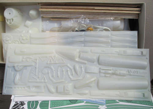 VINTAGE GUILLOWS P38 LIGHTNING KIT - BOXED, SEE BELOW