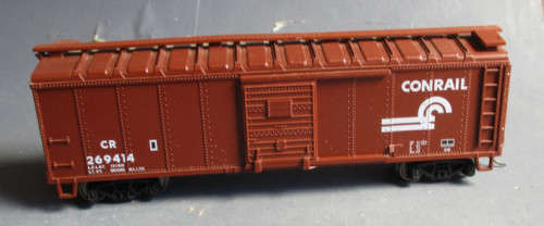 ROCO HO SCALE - CONRAIL GOODS WAGON WITH KD COUPLINGS