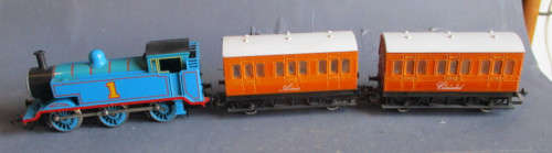 HORNBY OO SCALE - THOMAS THE TANK ENGINEWITH ANNIE and CLARABEL AS PER FOTOS
