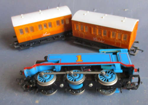 HORNBY OO SCALE - THOMAS THE TANK ENGINEWITH ANNIE and CLARABEL AS PER FOTOS