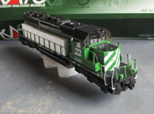 KATO HO SCALE - EMD SD40-2 DIESEL LOCO - AS NEW BOXED