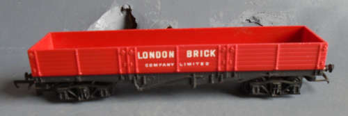HORNBY OO SCALE - LONDON BRICK GOODS WAGON