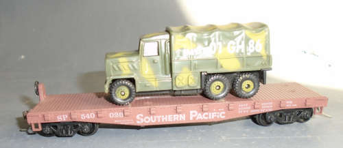 ATHEARN HO SCALE - SP FLAT CAR & TRUCK