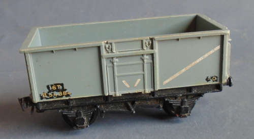 HORNBY OO SCALE - 16T SIDE DOOR GOODS WAGON