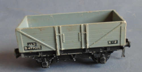 HORNBY OO SCALE - 13T SIDE DOOR GOODS WAGON