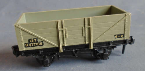HORNBY OO SCALE - 13T SIDE DOOR GOODS WAGON