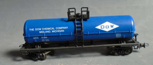 HO SCALE -DOW CHEMICAL TANK CAR, MADE IN SLOVENIA