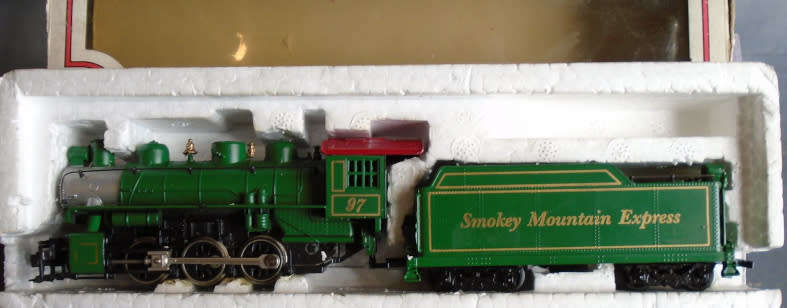 BACHMANN HO SCALE - 0-6-0 SMOKEY MOUNTAIN STEAM LOCO & TENDER, BOXED