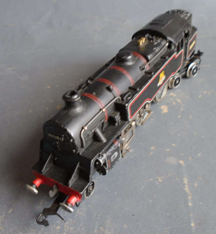 HORNBY OO SCALE - BR 2-6-4 STEAM TANK LOCO