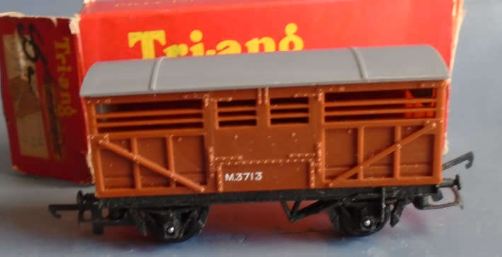 TRI-ANG OO SCALE - CATTLE WAGON, BOXED