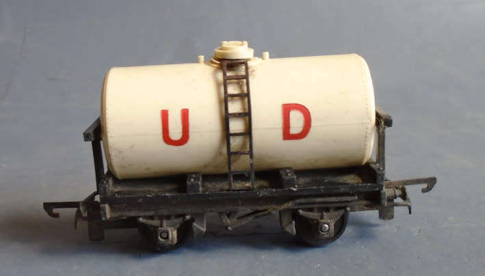 TRI-ANG TT SCALE - UD MILK TANKER
