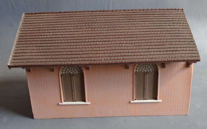 HORNBY OO SCALE - STATION STORAGE WHAREHOUSE, RESIN, FOOTPRINT 175 X 90 mm