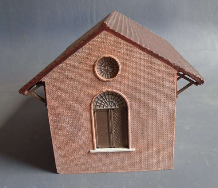 HORNBY OO SCALE - STATION STORAGE WHAREHOUSE, RESIN, FOOTPRINT 175 X 90 mm
