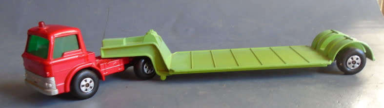 MATCHBOX SUPERKINGS - FORD TRACTOR & TRAILER by LESNEY