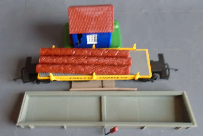 HORNBY HO SCALE - TIMBER YARD UNLOADER