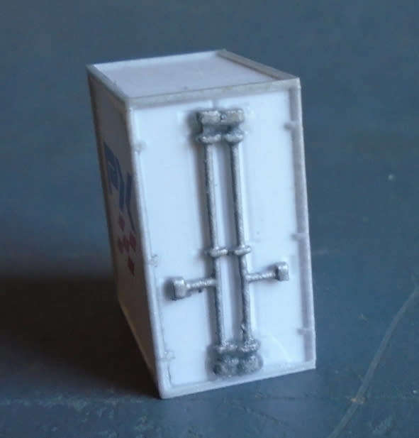 HO SCALE - SMALL PX CONTANERS, EXCELLENT DETAIL