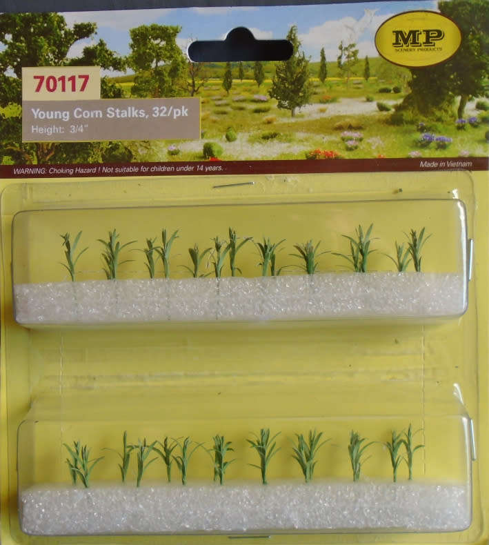 MP HO SCALE - 3/4` 32 YOUNG CORN STALKS, CARDED