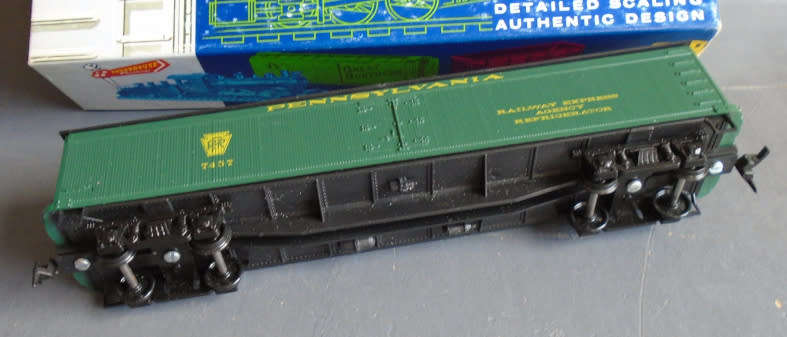 ROUNDHOUSE HO SCALE - PENNSYLVANIA 50` EXPRESS REEFER, BOXED