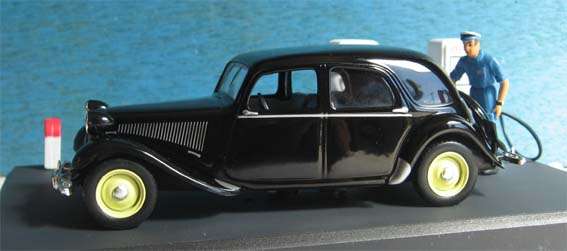 CITROEN TRACTION by ALTAYA in 1/43 SCALE (NIB)