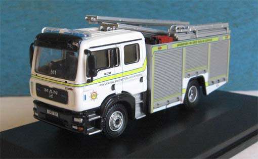 MAN PUMP LADDER FIRE ENGINE by OXFORD in 1/76 SCALE (NEW BOXED)