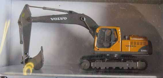 VOLVO EXCAVATOR by CARARAMA in 1/87 SCALE (NEW BOXED)
