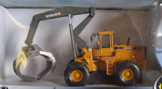 VOLVO HIGH LIFT by CARARAMA in 1/87 SCALE (NEW BOXED)