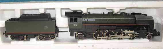 LIMA SNCF 2-8-2 LOCOMOTIVE & TENDER in HO SCALE (MIB)