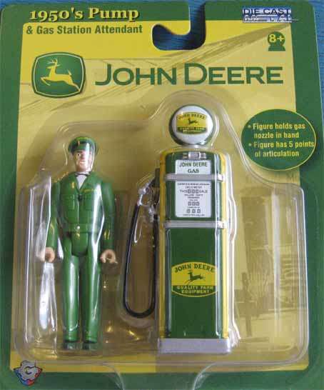 JOHN DEERE PETROL PUMP & ATTENDANT by GEARBOX TOYS (NEW CARDED)