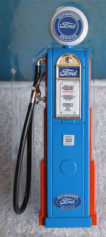 FORD GAS PUMP by ROAD SIGNATURE in 1/18 SCALE (MINT IN BOX)